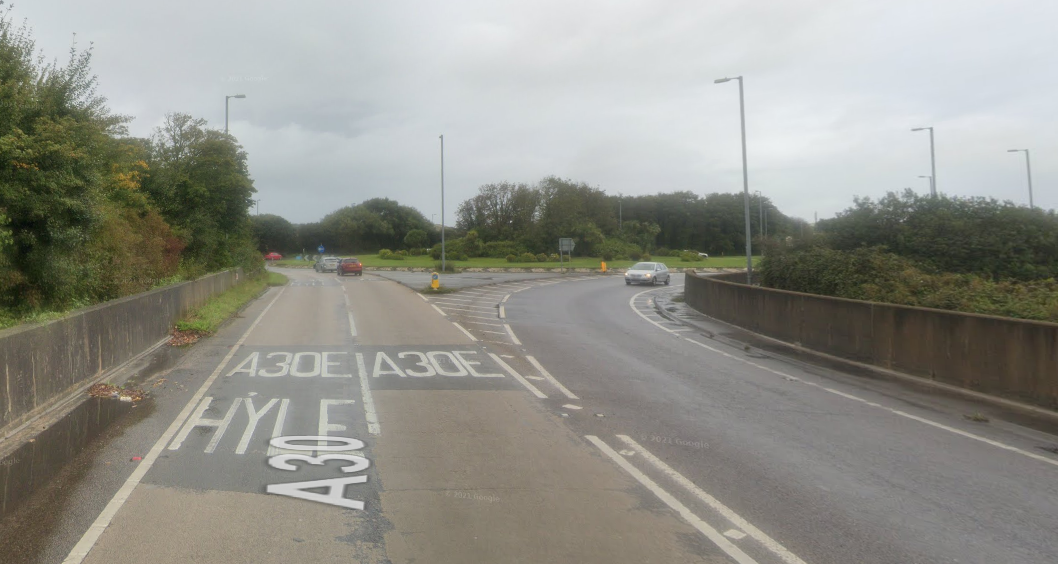 Four vehicle crash closes stretch of A30 at Hayle